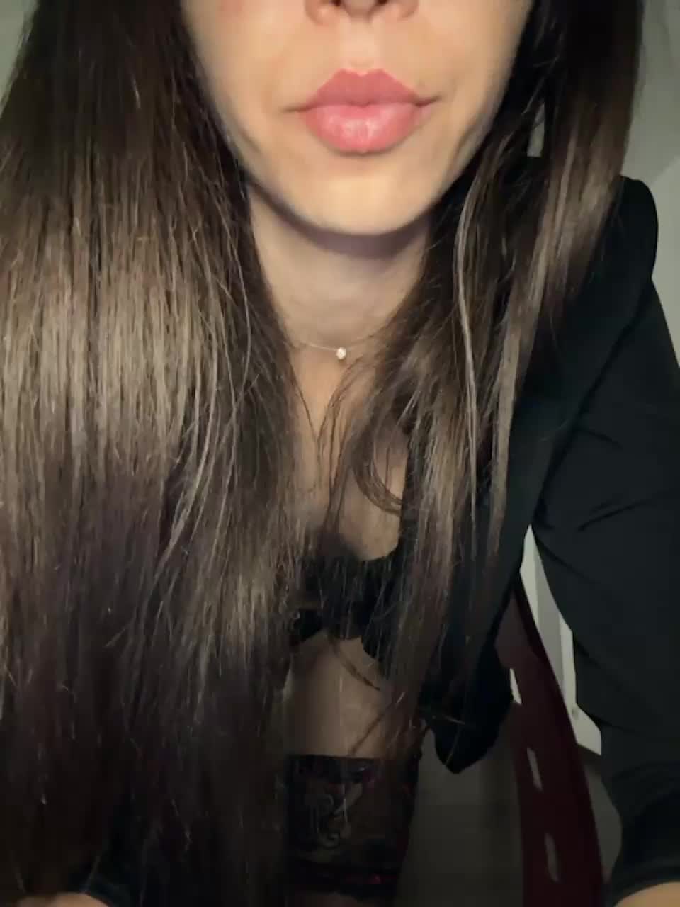 View or download file monikayyy on 2023-12-17 from bongacams