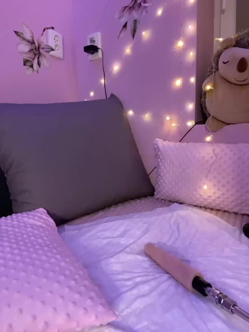 View or download file mialiahot on 2023-12-18 from bongacams