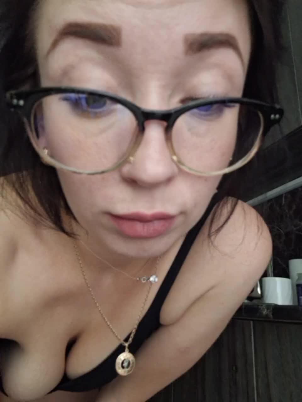 View or download file aureliyxxx on 2023-12-19 from bongacams