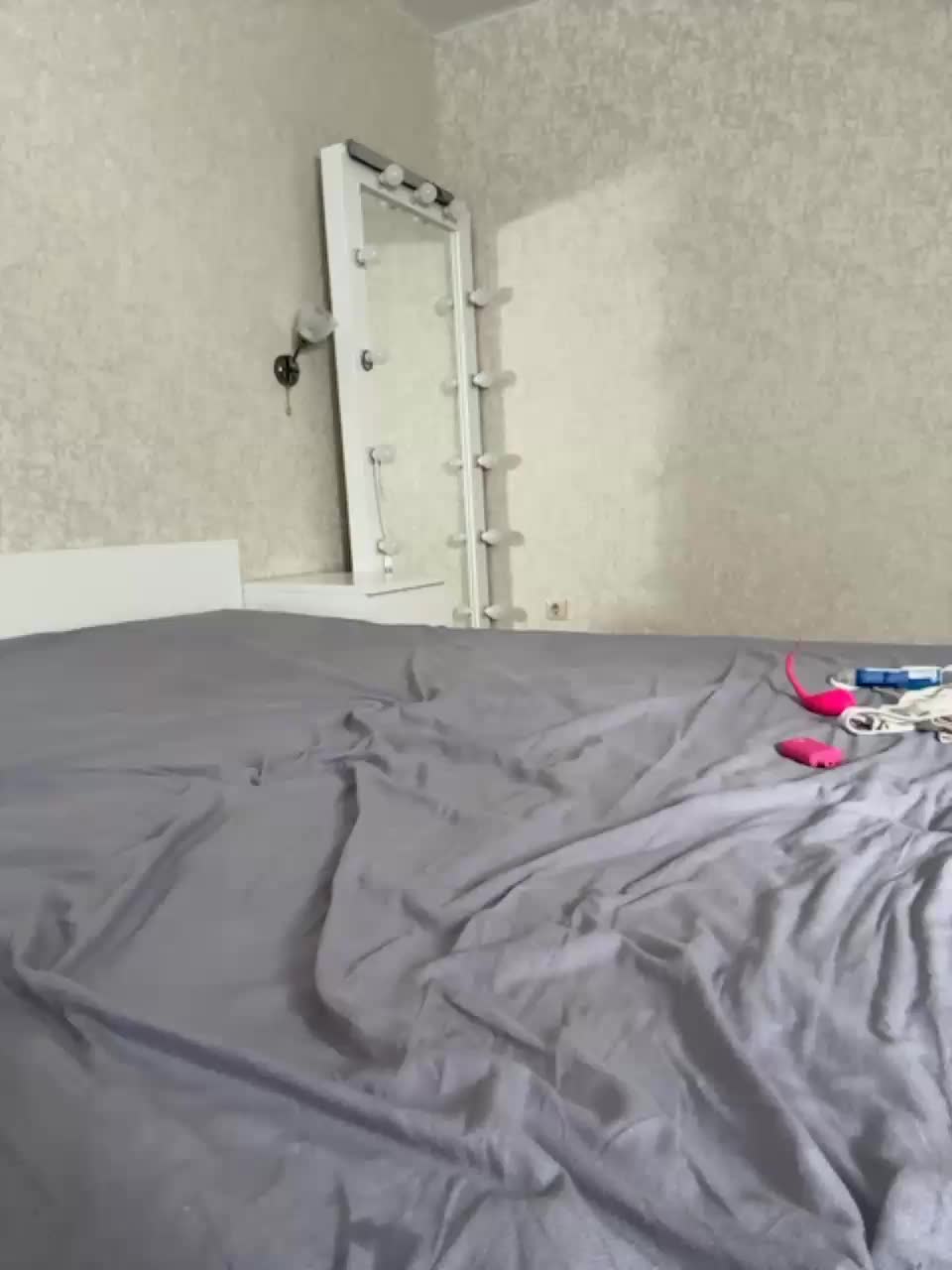 View or download file vikikiss on 2023-12-21 from bongacams