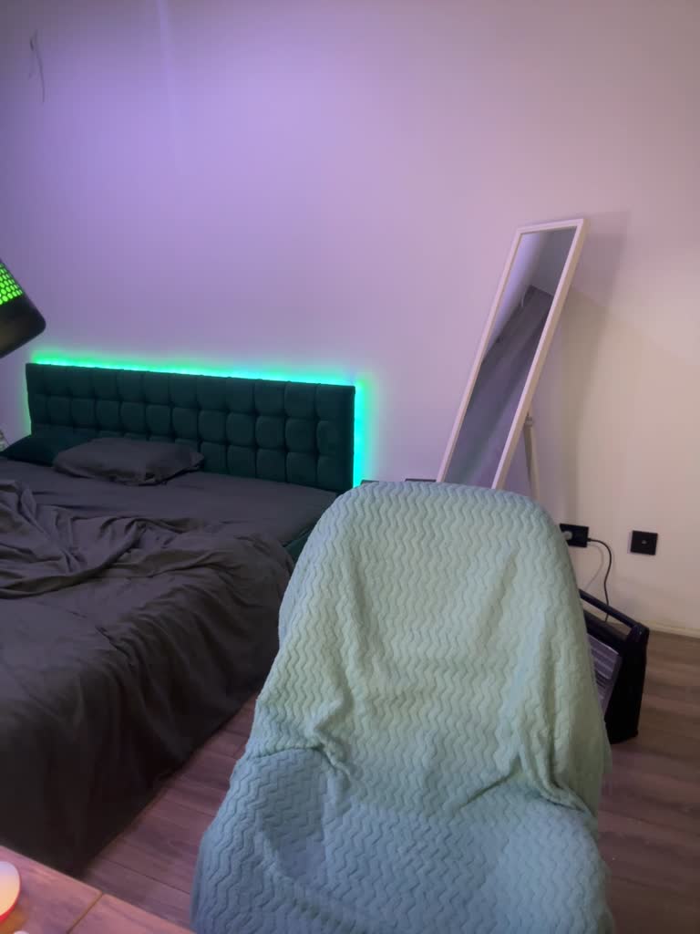 View or download file emili1_ on 2023-12-22 from bongacams