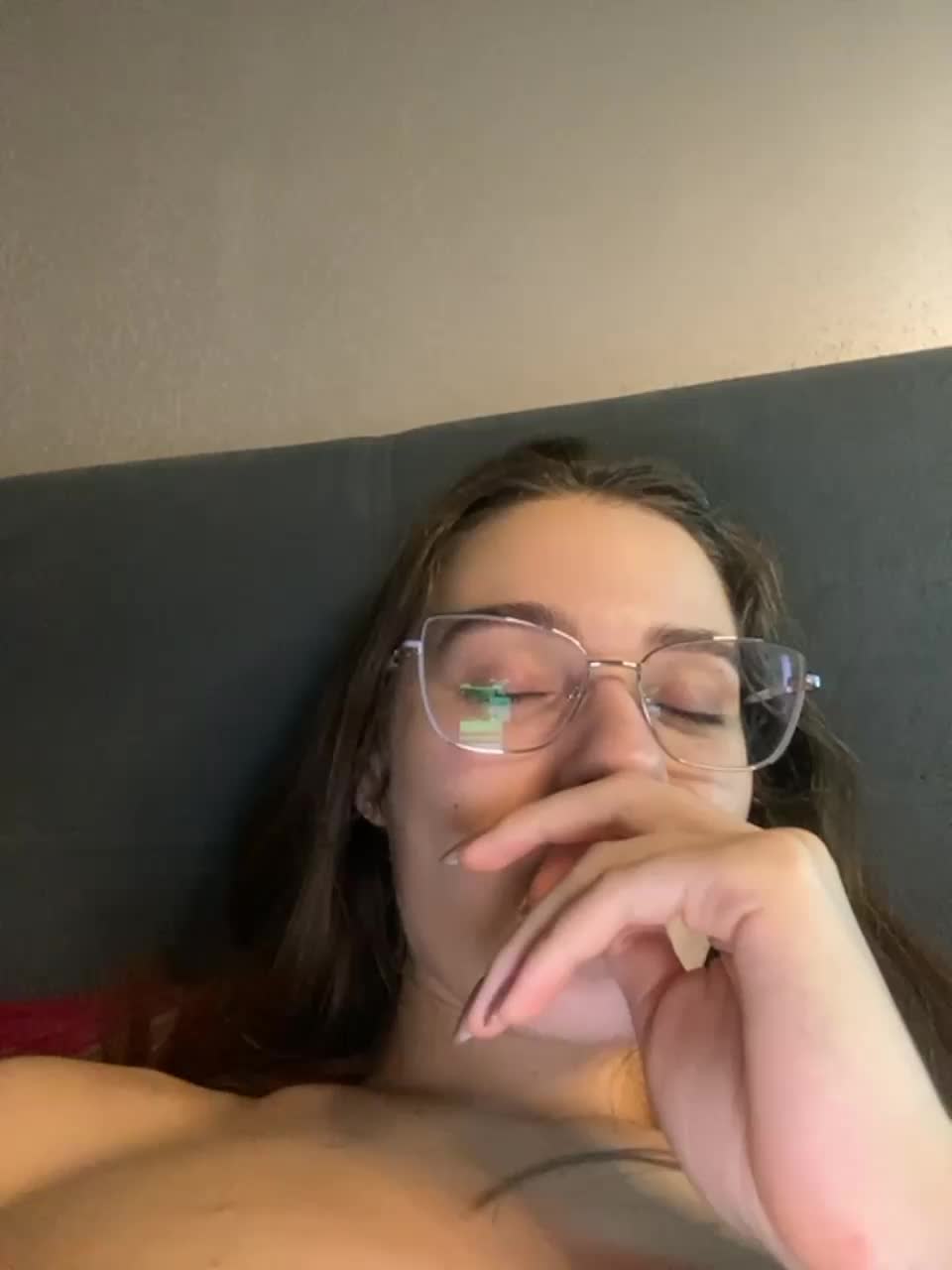 View or download file emmsee on 2023-12-23 from bongacams