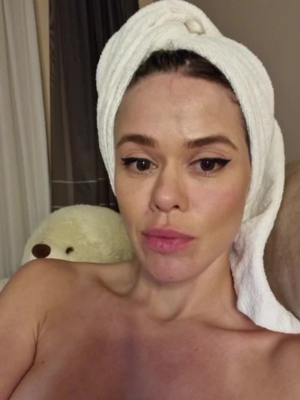 View or download file vikki100500 on 2023-12-24 from bongacams