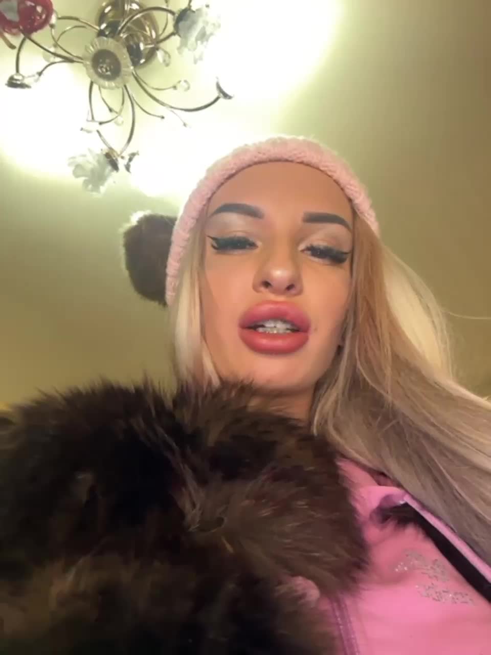 View or download file goldpussy69 on 2023-12-26 from bongacams