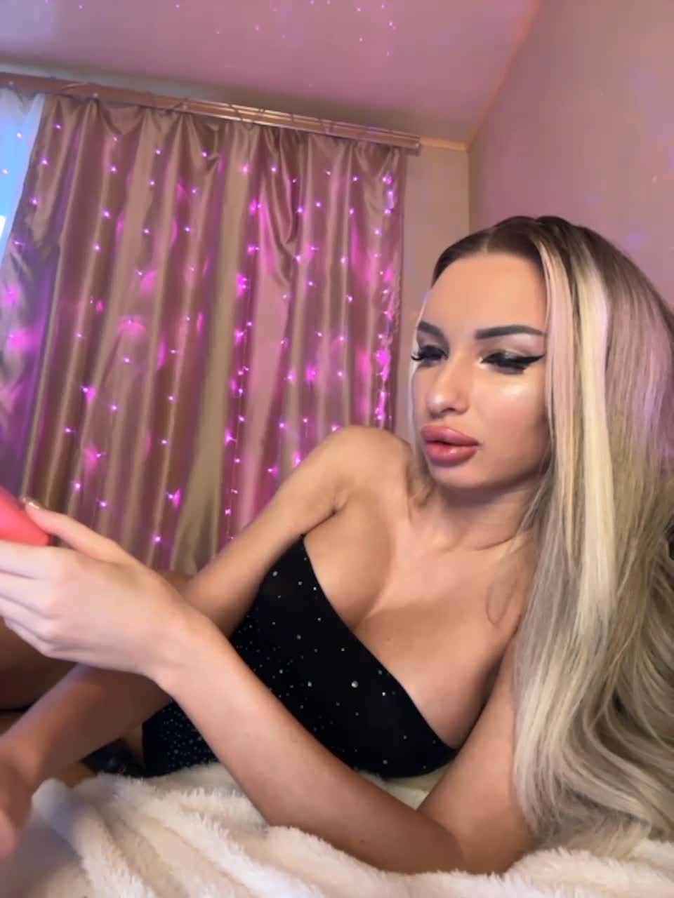 View or download file goldpussy69 on 2023-12-28 from bongacams