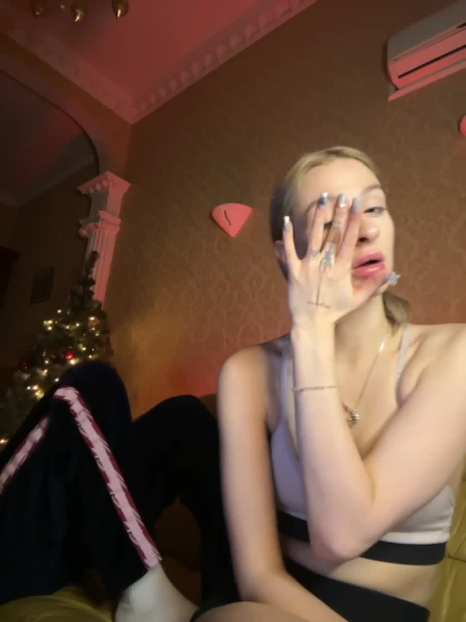 View or download file carolinareaper on 2023-12-29 from bongacams