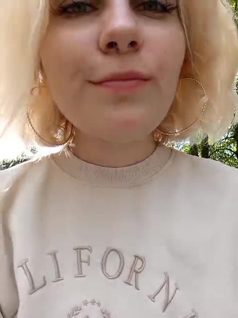 View or download file marie_outdoor on 2024-09-17 from bongacams