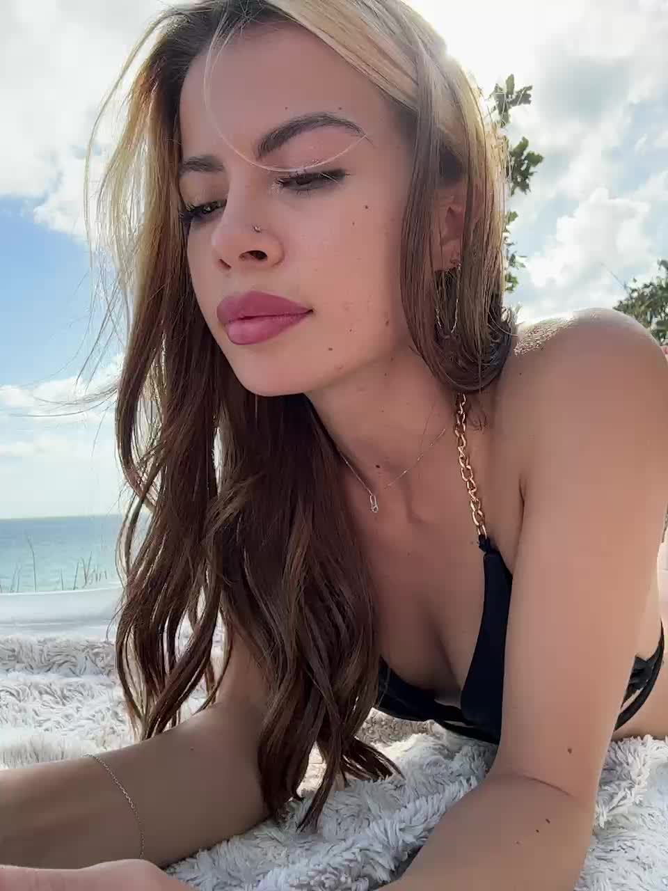 View or download file natalimuur on 2024-09-17 from bongacams