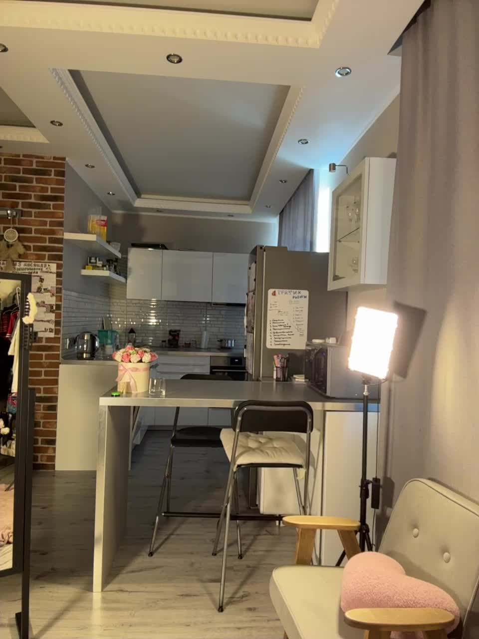 View or download file emmacrystall on 2024-09-20 from bongacams