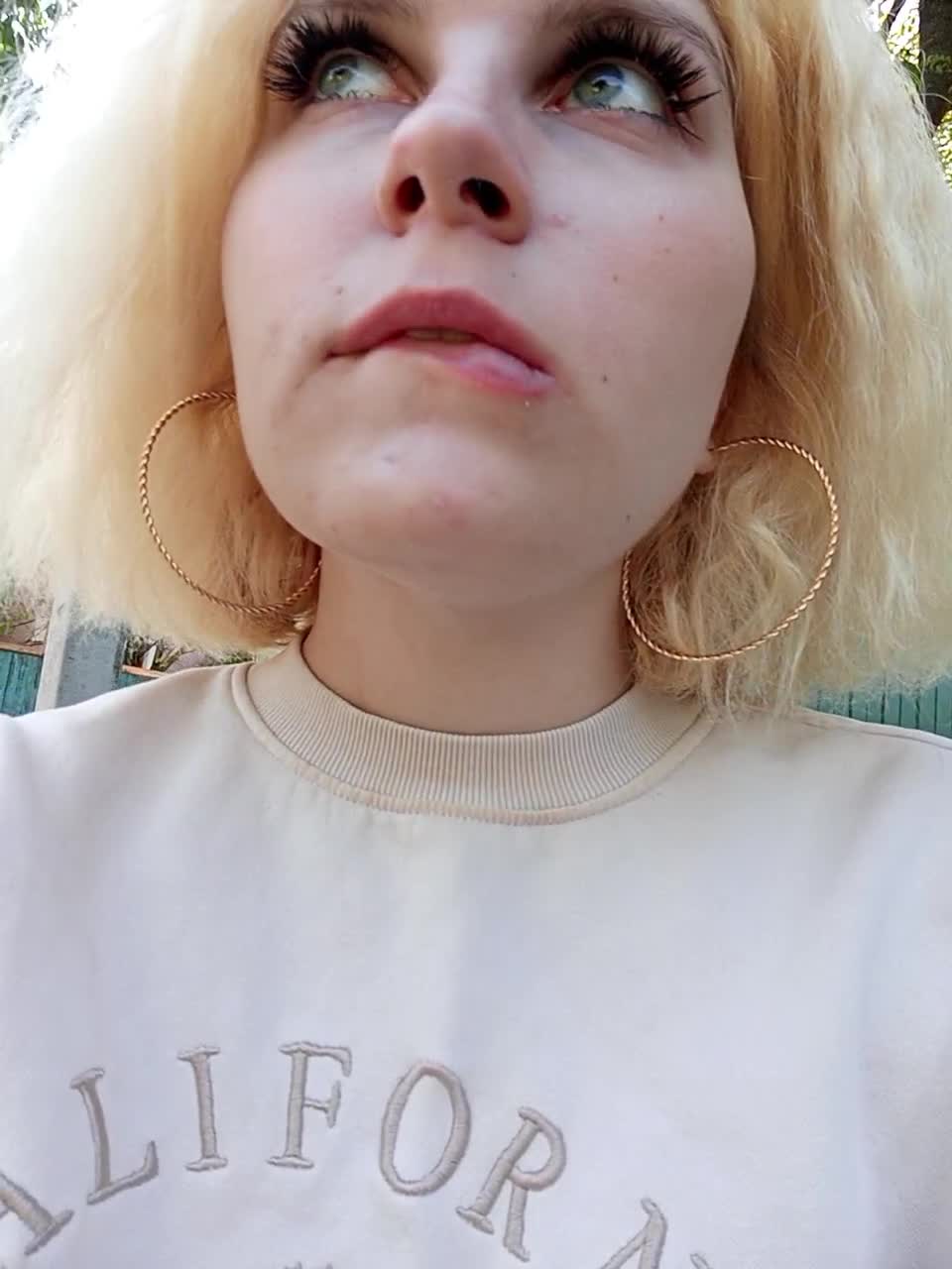 View or download file marie_outdoor on 2024-09-20 from bongacams