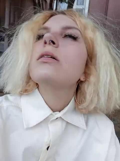 View or download file marie_outdoor on 2024-09-21 from bongacams