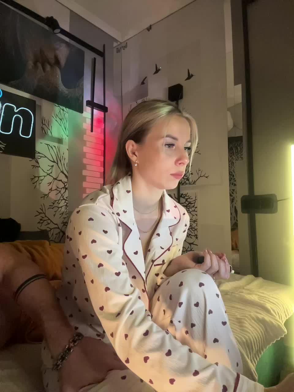 View or download file vik1one1 on 2024-09-22 from bongacams