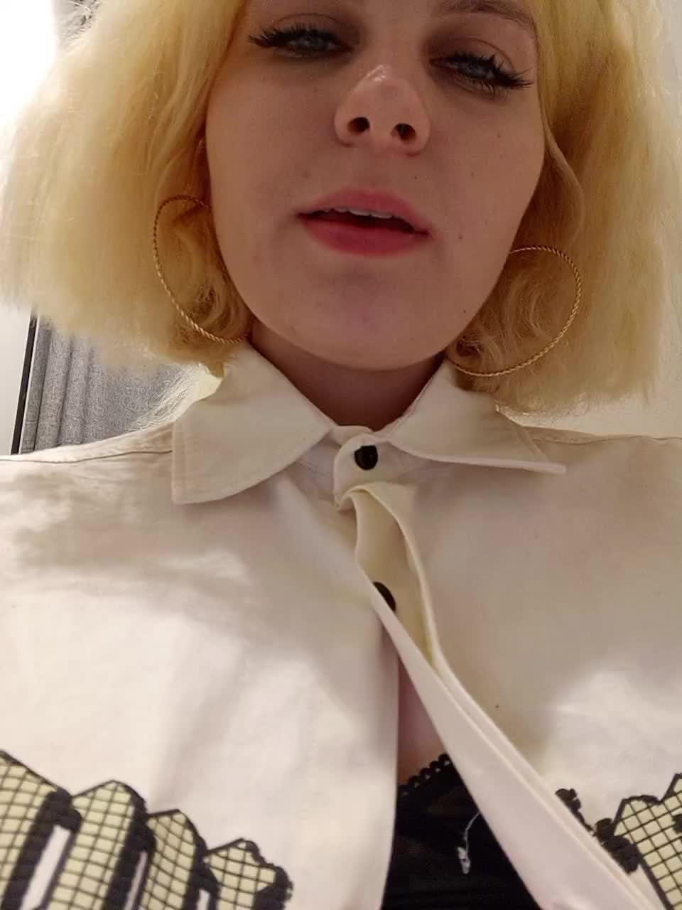 View or download file marie_outdoor on 2024-09-23 from bongacams