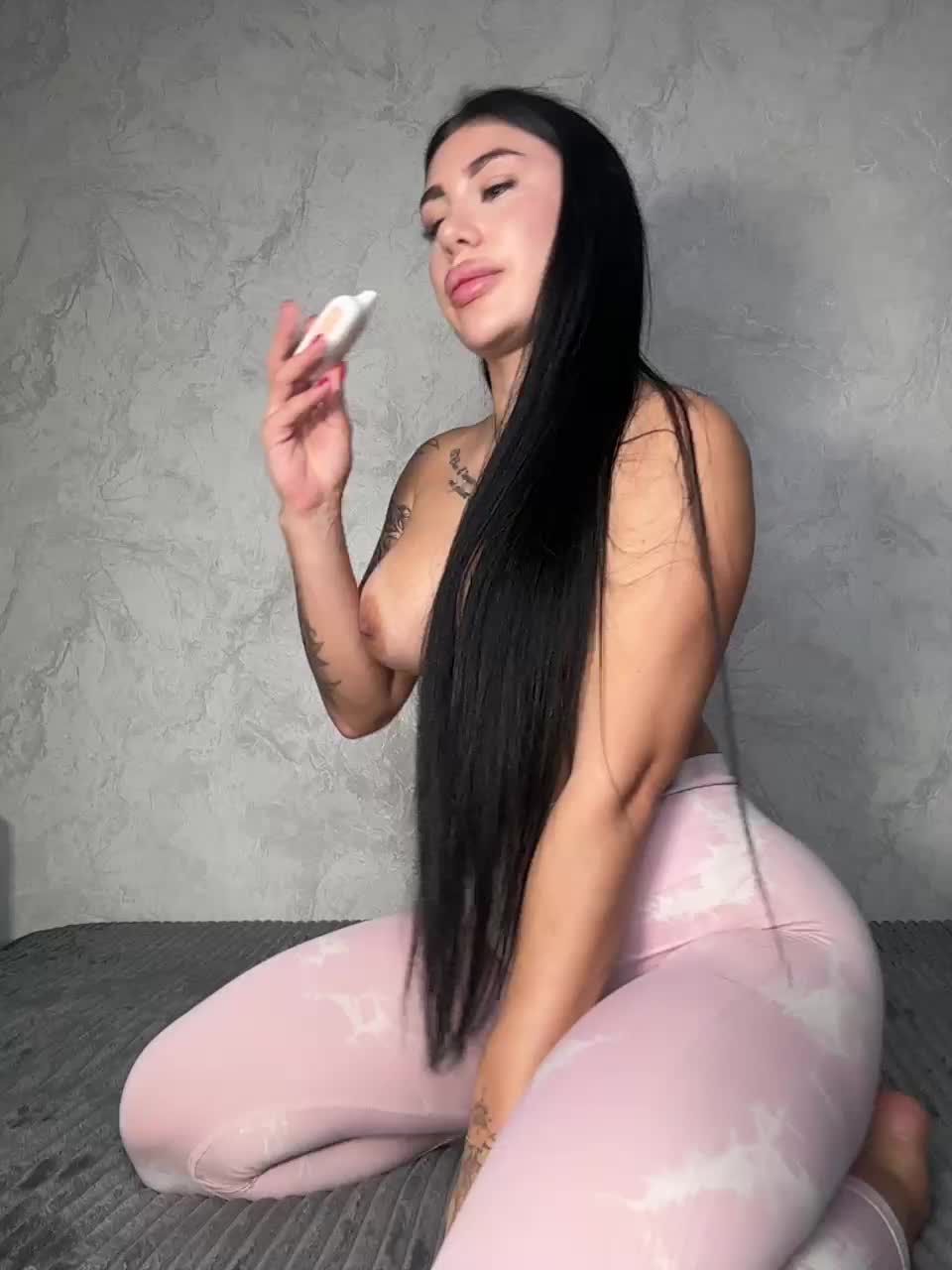 View or download file vikikiss on 2024-09-29 from bongacams