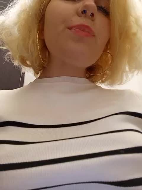 View or download file marie_outdoor on 2024-10-01 from bongacams