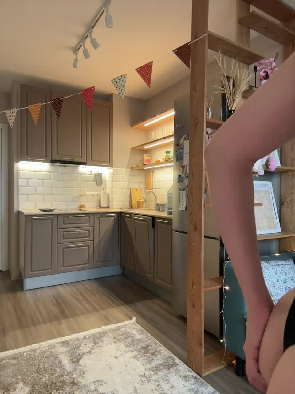 View or download file vixie01 on 2024-10-09 from bongacams