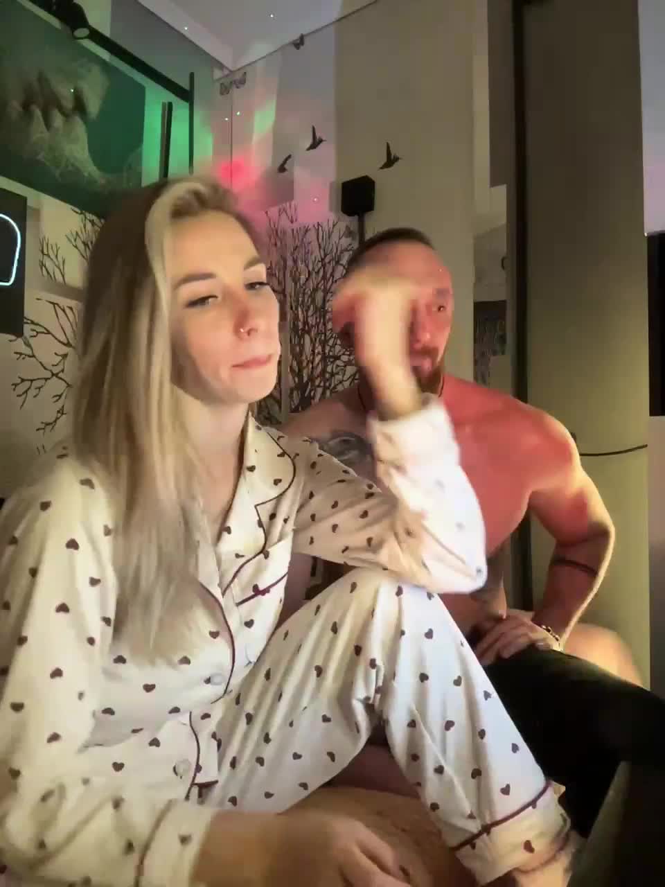 View or download file vik1one1 on 2024-10-10 from bongacams