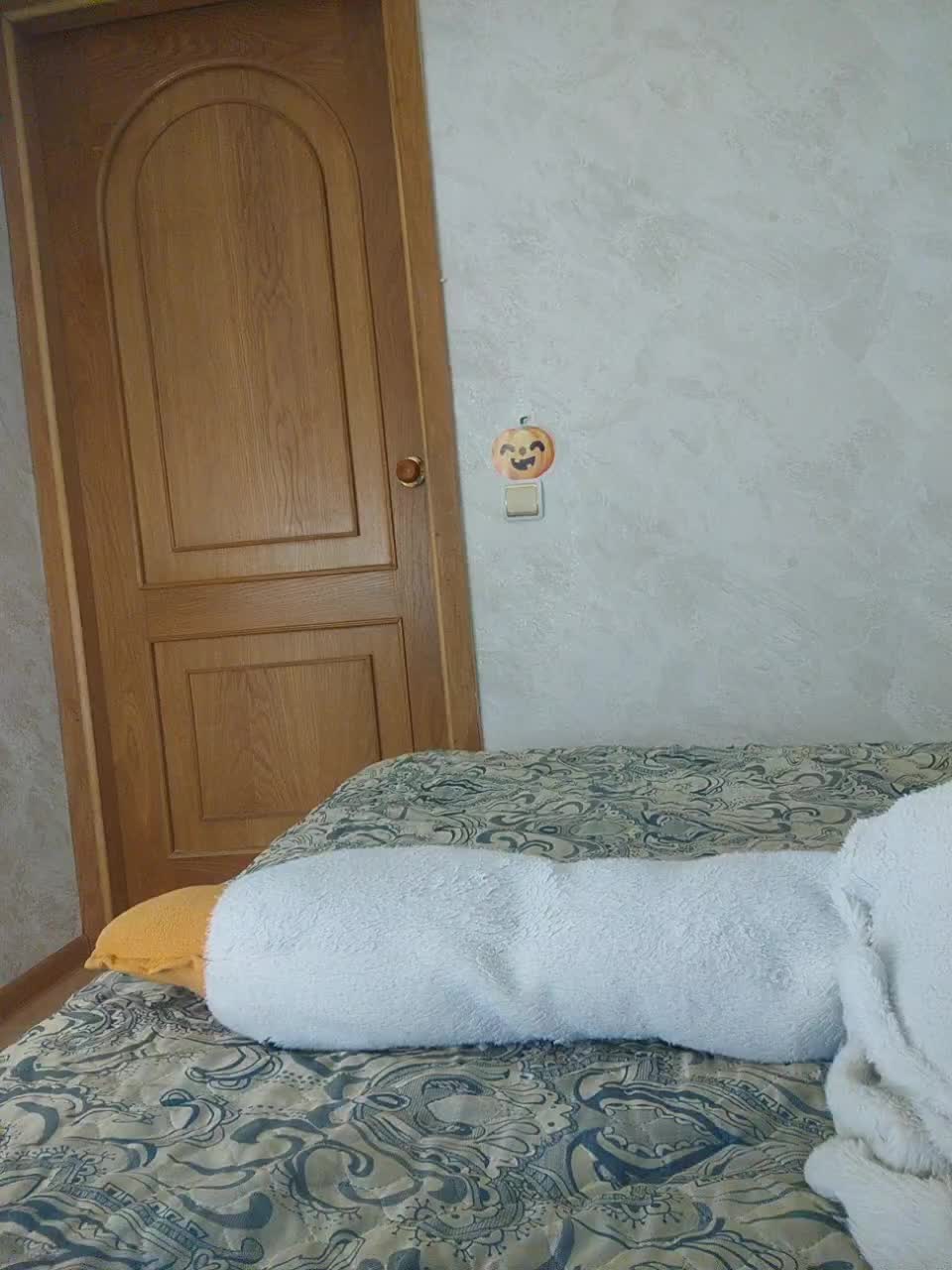 View or download file littledelora on 2024-10-14 from bongacams