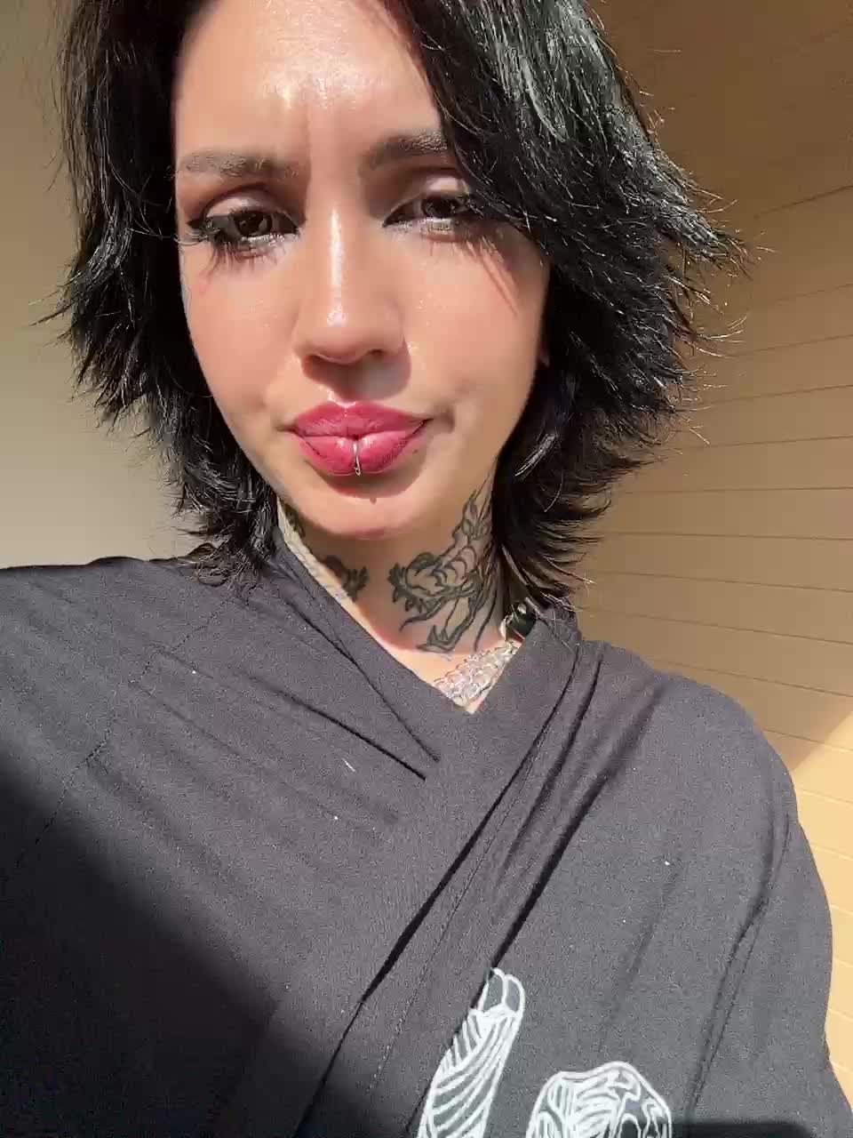 View or download file red_moon on 2024-10-14 from bongacams