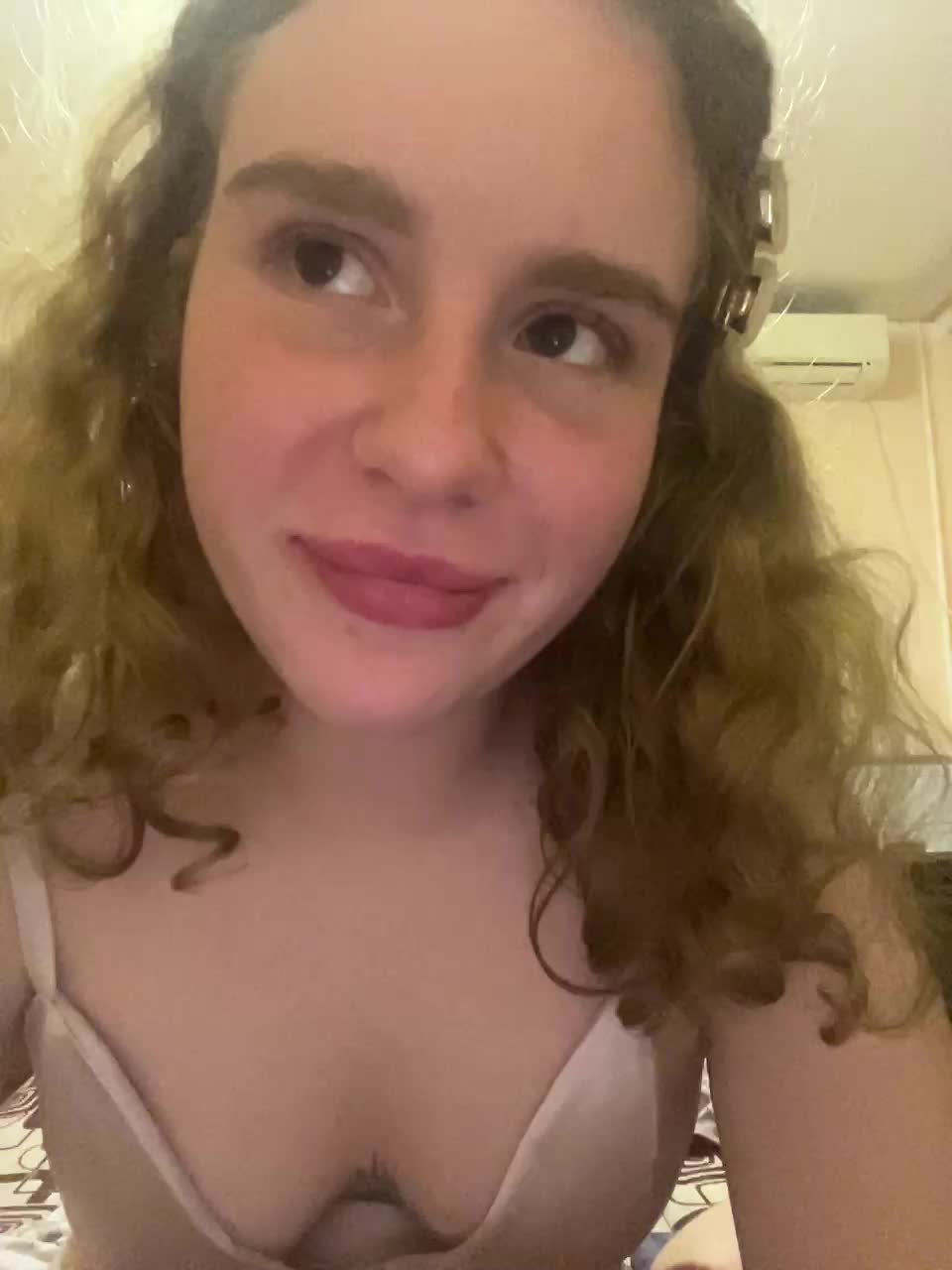 View or download file viktoriaastr on 2024-10-14 from bongacams