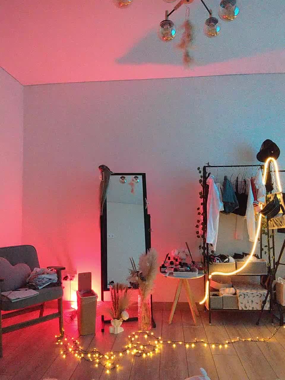 View or download file emmacrystall on 2024-10-15 from bongacams