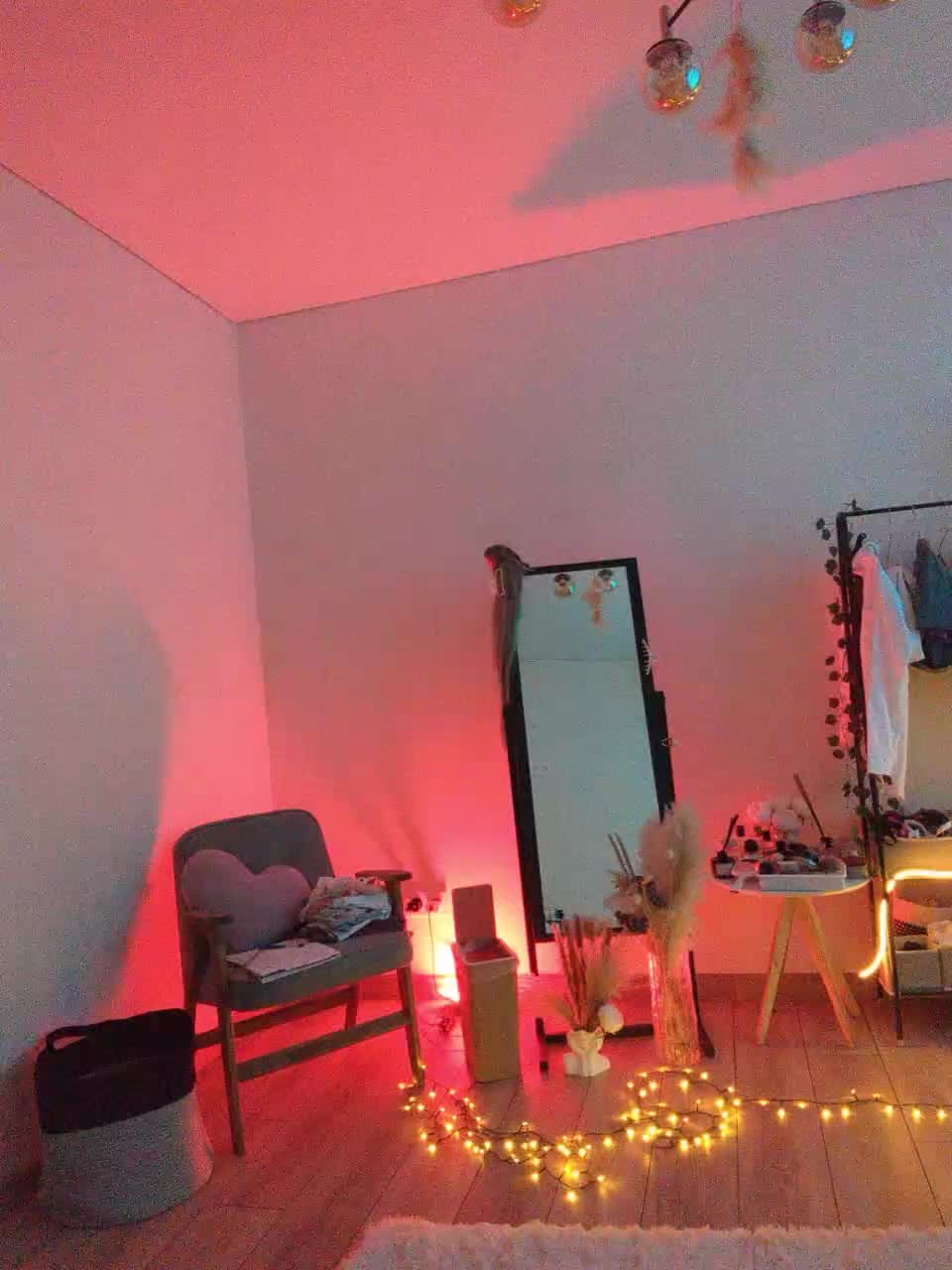 View or download file emmacrystall on 2024-10-15 from bongacams