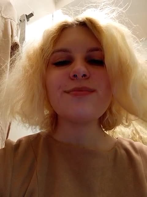 View or download file marie_outdoor on 2024-10-15 from bongacams