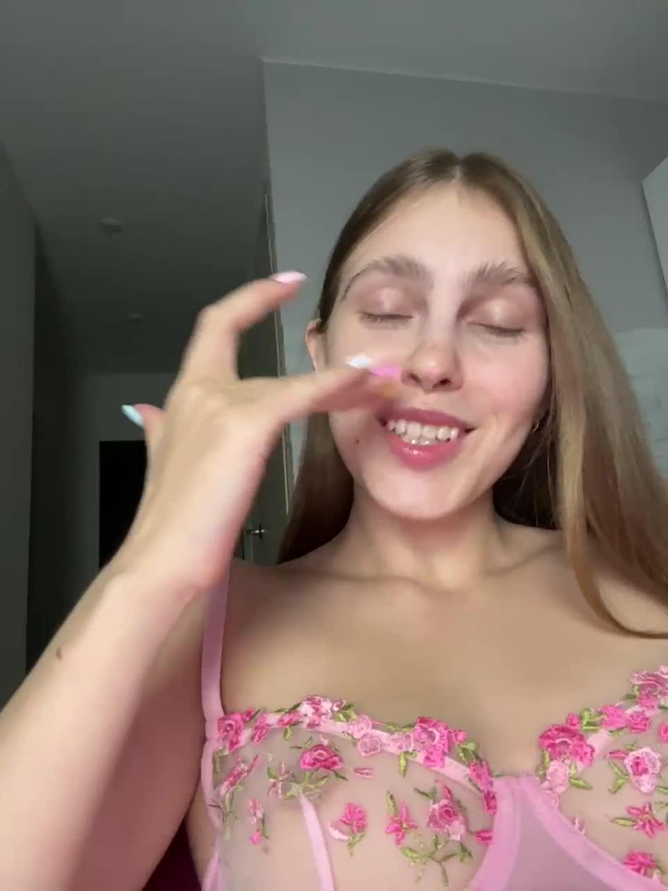 View or download file adelaida1001 on 2024-10-16 from bongacams