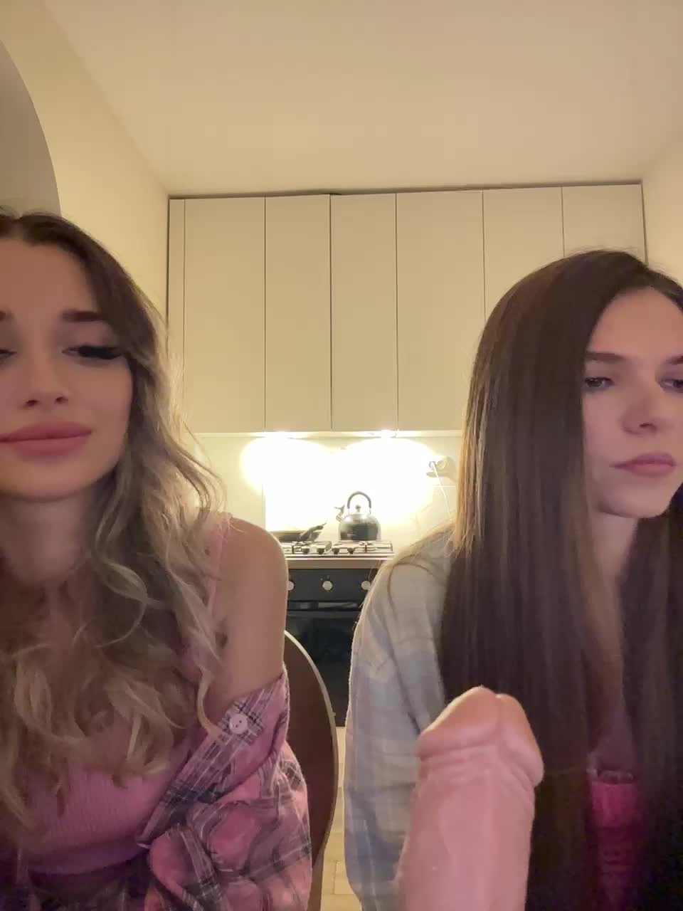 View or download file emilyandmira on 2024-10-16 from bongacams