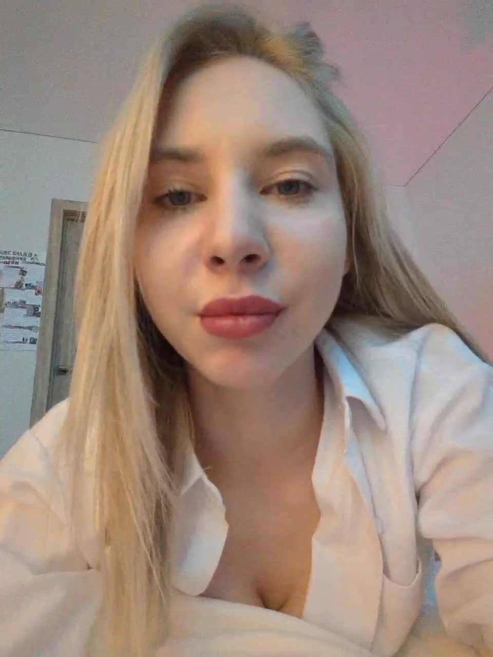 View or download file emmacrystall on 2024-10-17 from bongacams