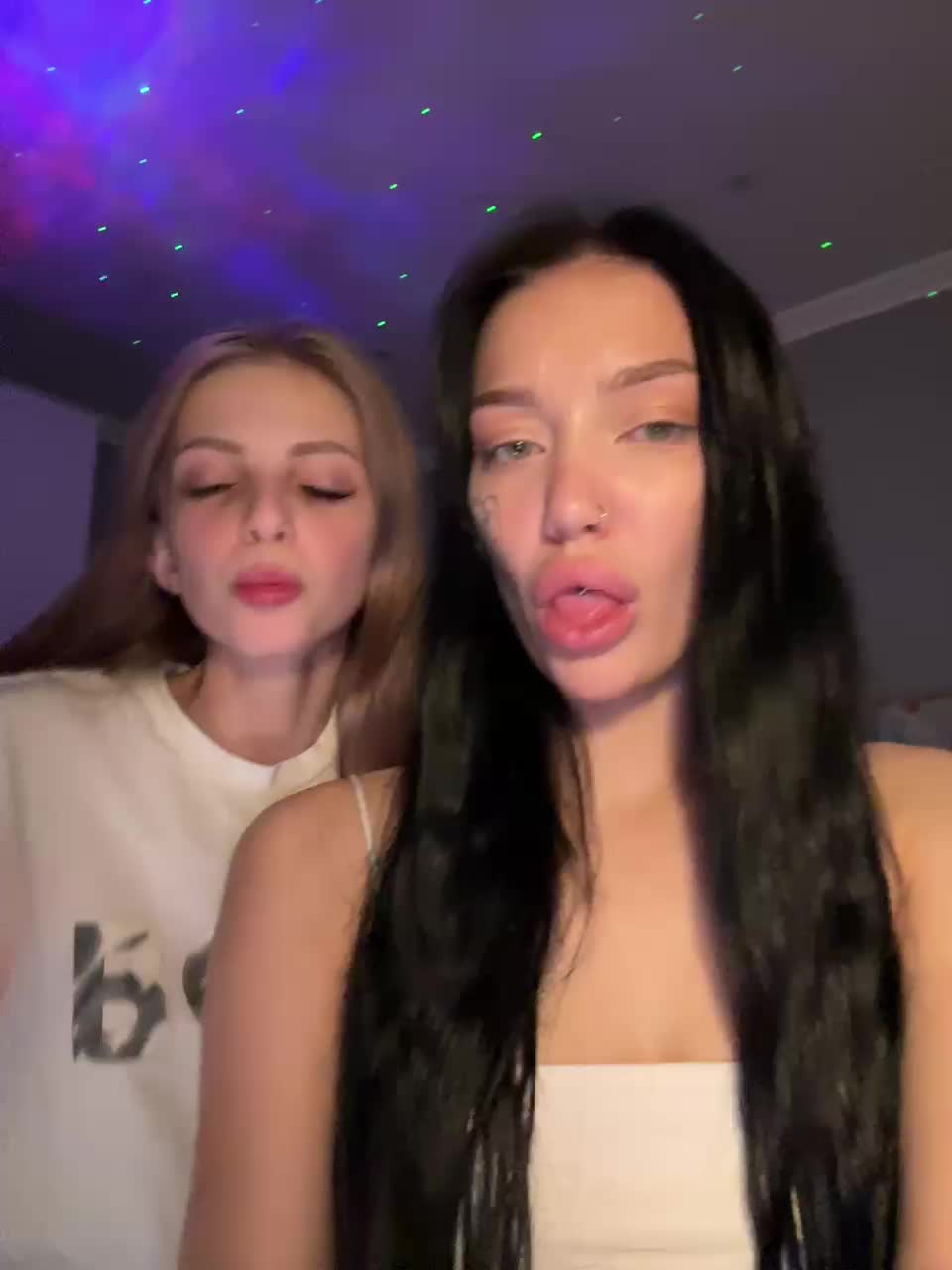 View or download file mollyandkelly on 2024-10-17 from bongacams