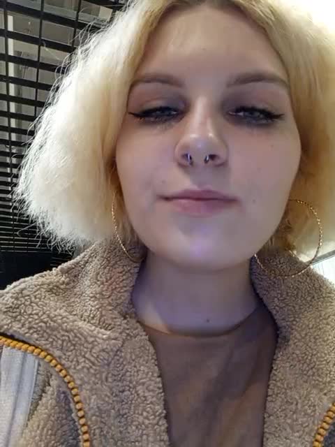 View or download file marie_outdoor on 2024-10-18 from bongacams