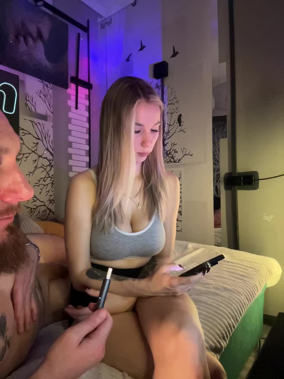 View or download file vik1one1 on 2024-10-18 from bongacams