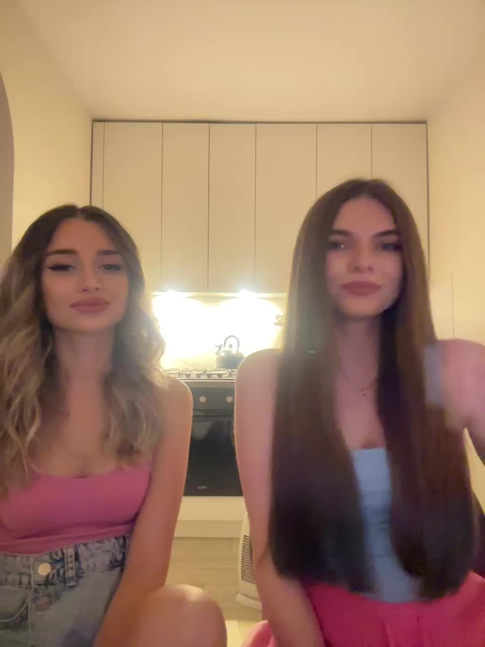 View or download file emilyandmira on 2024-10-20 from bongacams