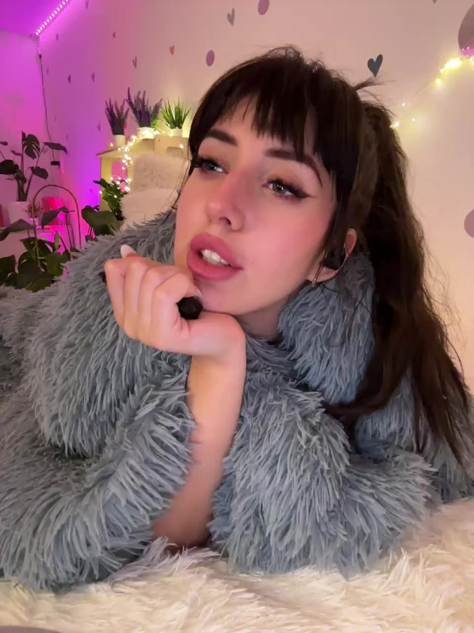 View or download file mialiahot on 2024-10-20 from bongacams