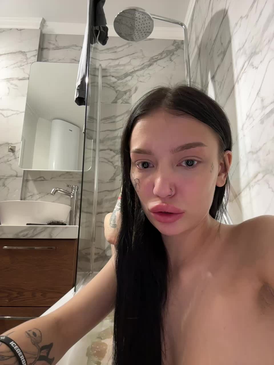 View or download file mollyandkelly on 2024-10-23 from bongacams