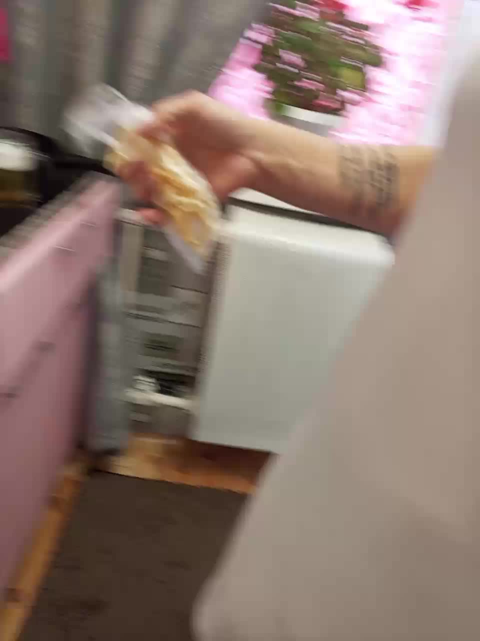 View or download file niki233221 on 2024-10-23 from bongacams