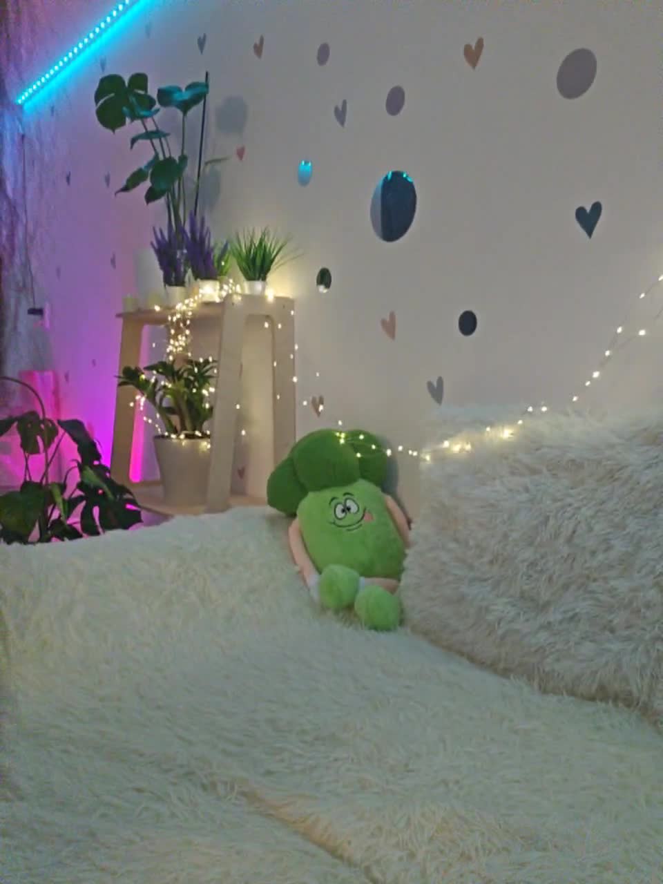 View or download file mialiahot on 2024-10-27 from bongacams