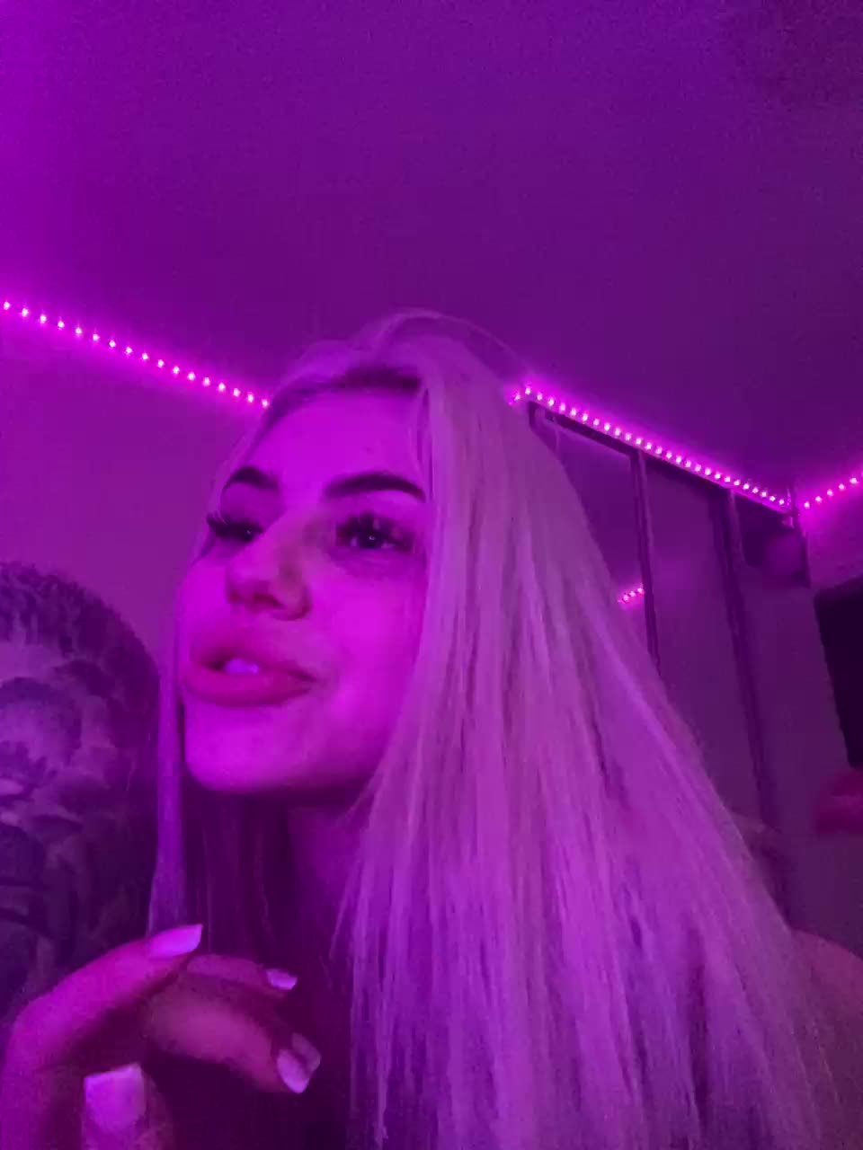 View or download file aresandafina on 2024-10-28 from bongacams