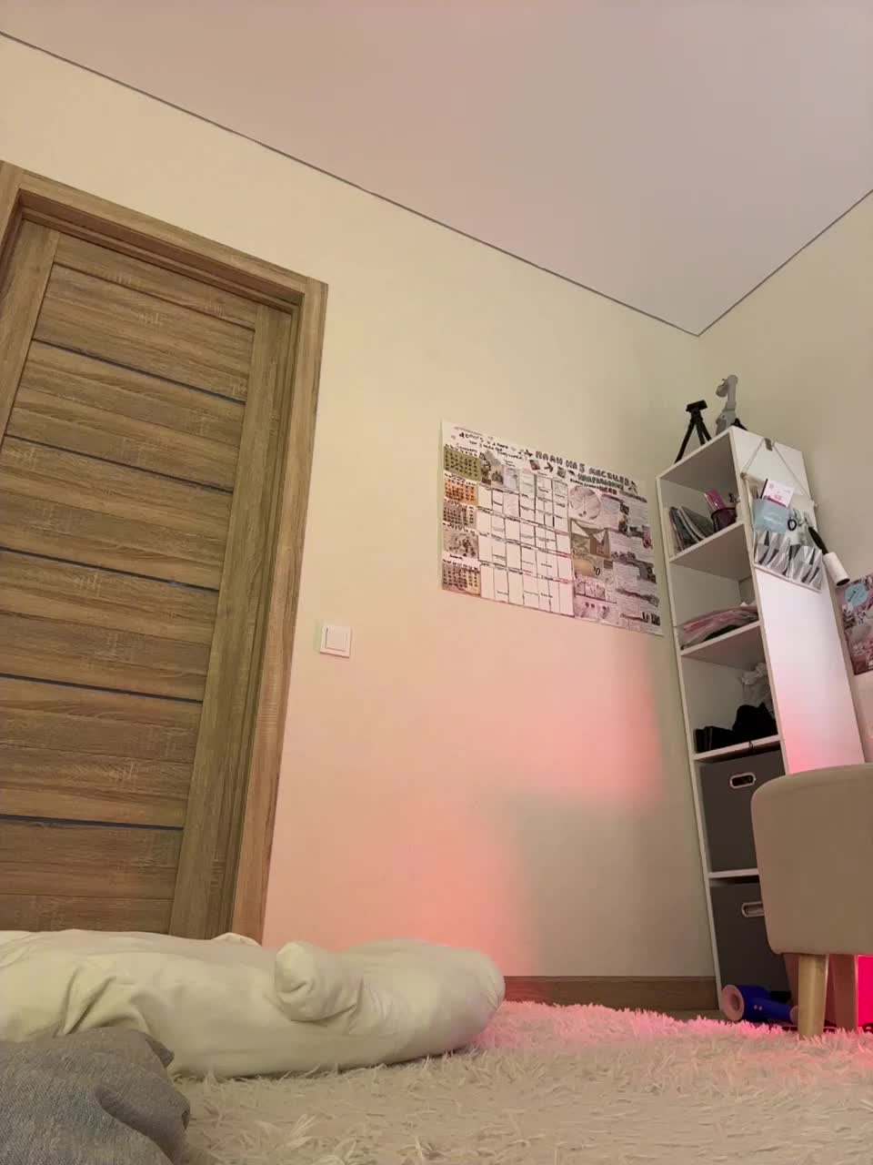 View or download file emmacrystall on 2024-10-28 from bongacams