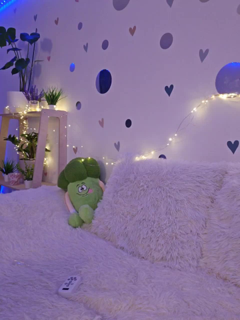 View or download file mialiahot on 2024-10-28 from bongacams