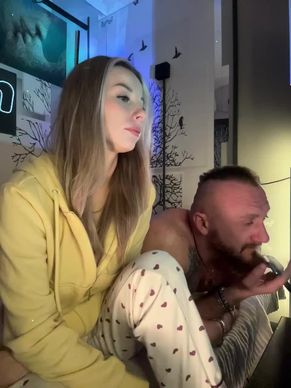 View or download file vik1one1 on 2024-10-28 from bongacams