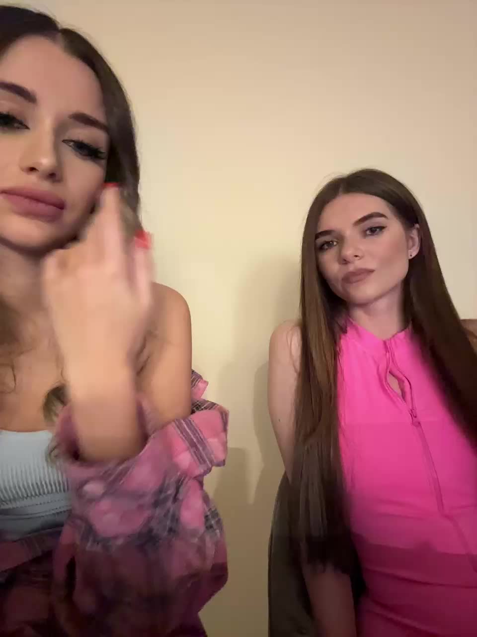 View or download file emilyandmira on 2024-11-06 from bongacams