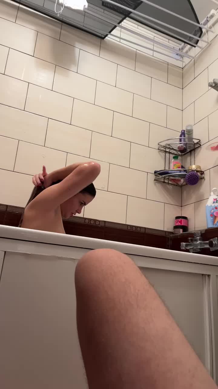 View or download file luckyguyhawk01 on 2024-11-06 from bongacams