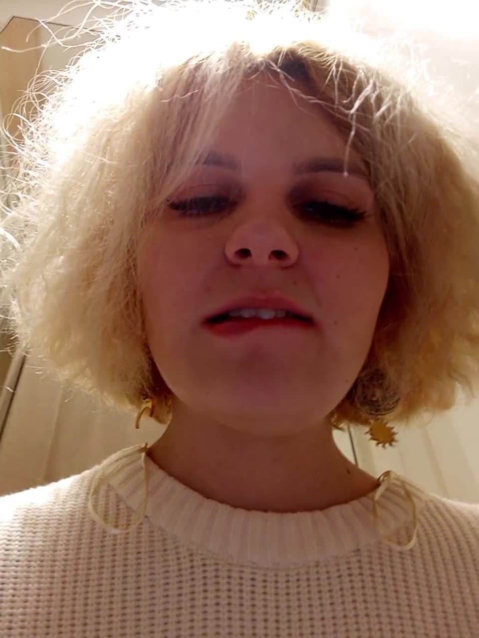 View or download file marie_outdoor on 2024-11-08 from bongacams