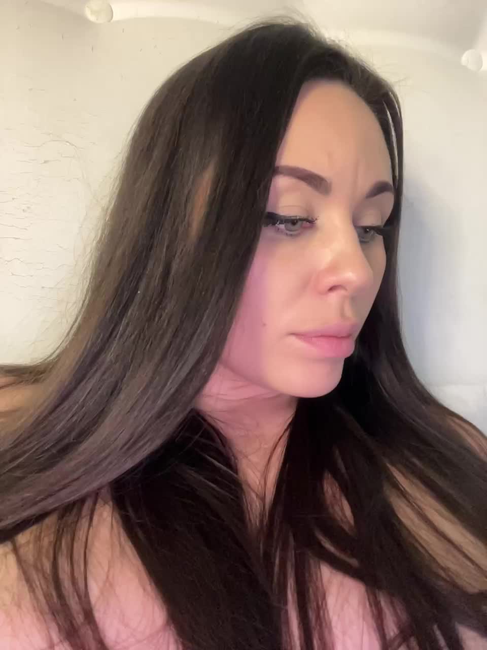 View or download file _hennessy_ on 2024-11-09 from bongacams