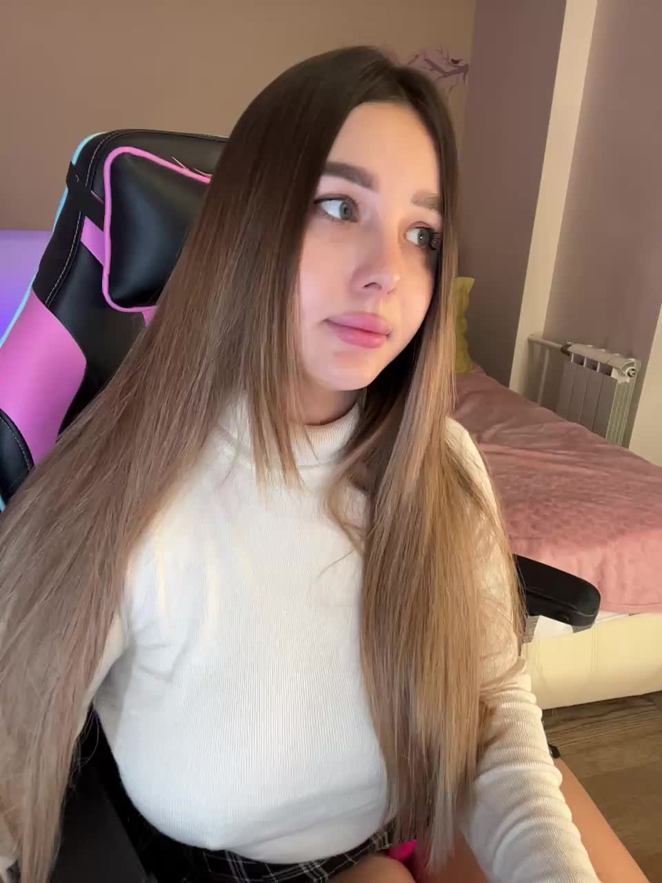 View or download file bloomjuliette on 2024-11-09 from bongacams