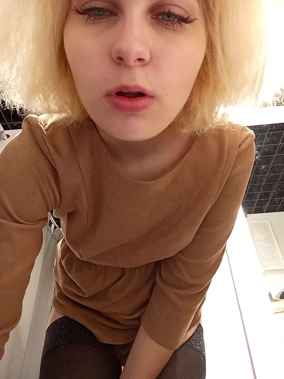 View or download file marie_outdoor on 2024-11-10 from bongacams