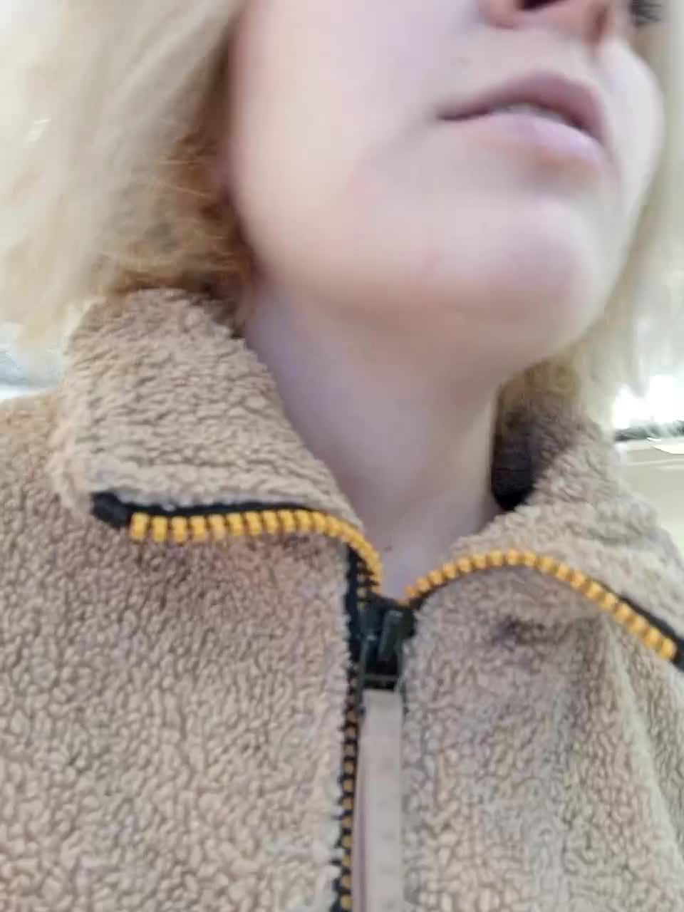 View or download file marie_outdoor on 2024-11-10 from bongacams