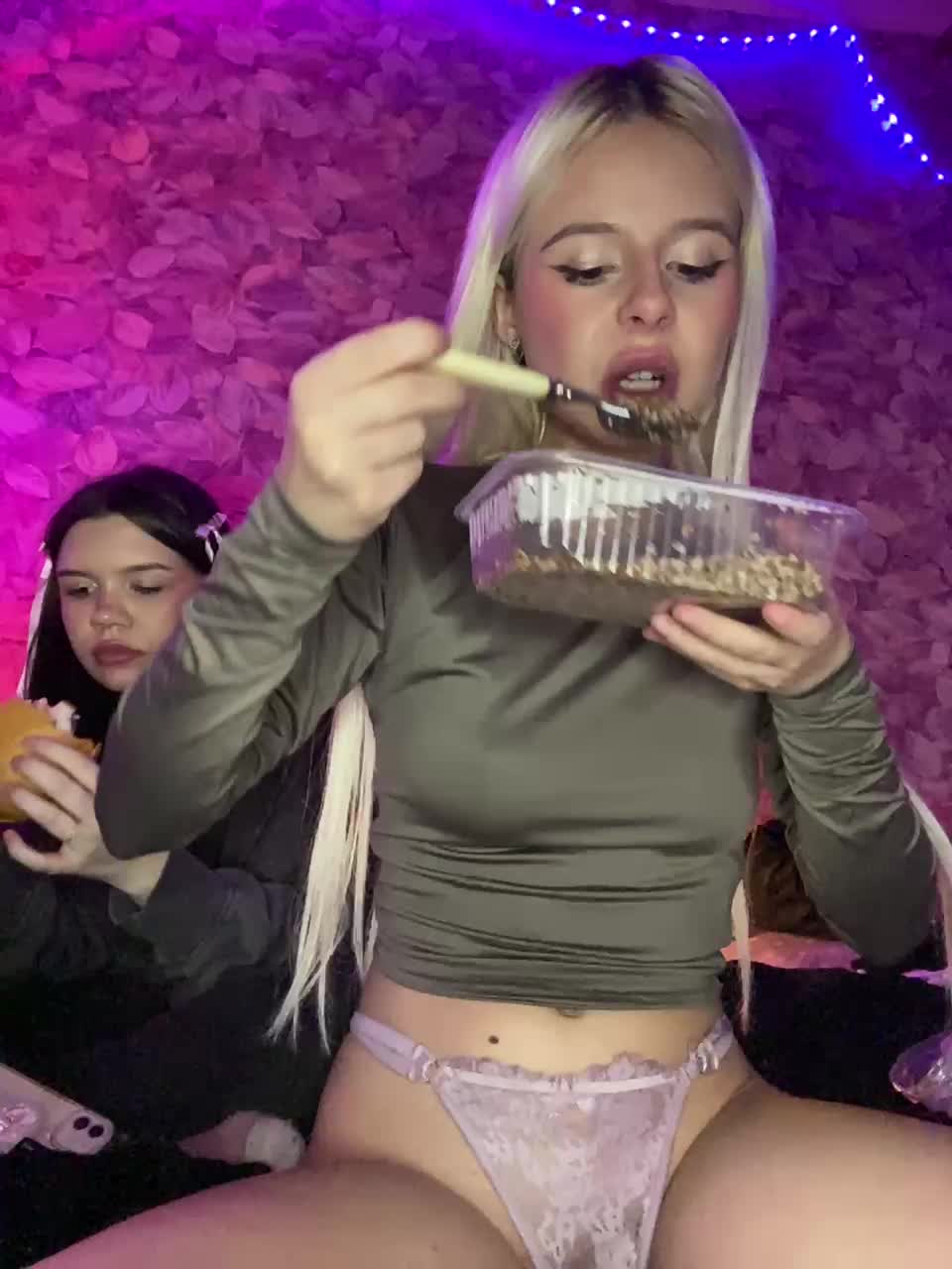 View or download file barbiek on 2024-11-11 from bongacams